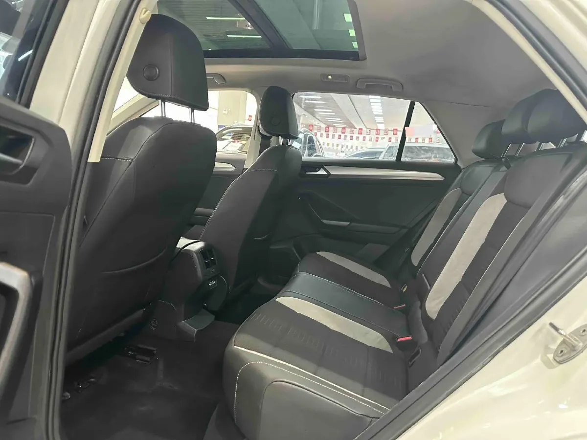 2020 Volkswagen T-Roc 1.4T 150HP L4 7DCT,autocango,china used car exporter,china ev exporter,chinese used car exporter,chinese used ev exporter