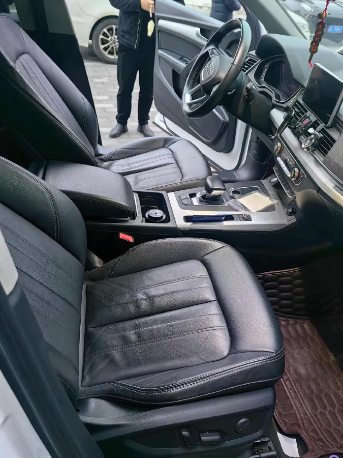 2020 Audi Q5L 2.0T 190HP L4 7DCT,autocango,china used car exporter,china ev exporter,chinese used car exporter,chinese used ev exporter