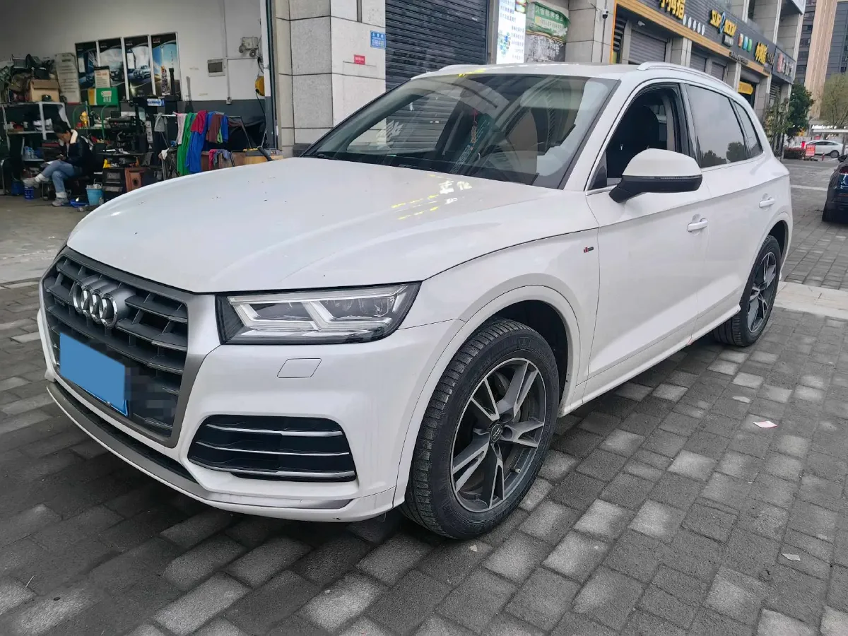 2020 Audi Q5L 2.0T 190HP L4 7DCT,autocango,china used car exporter,china ev exporter,chinese used car exporter,chinese used ev exporter