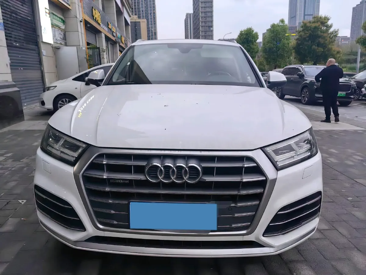 2020 Audi Q5L 2.0T 190HP L4 7DCT,autocango,china used car exporter,china ev exporter,chinese used car exporter,chinese used ev exporter