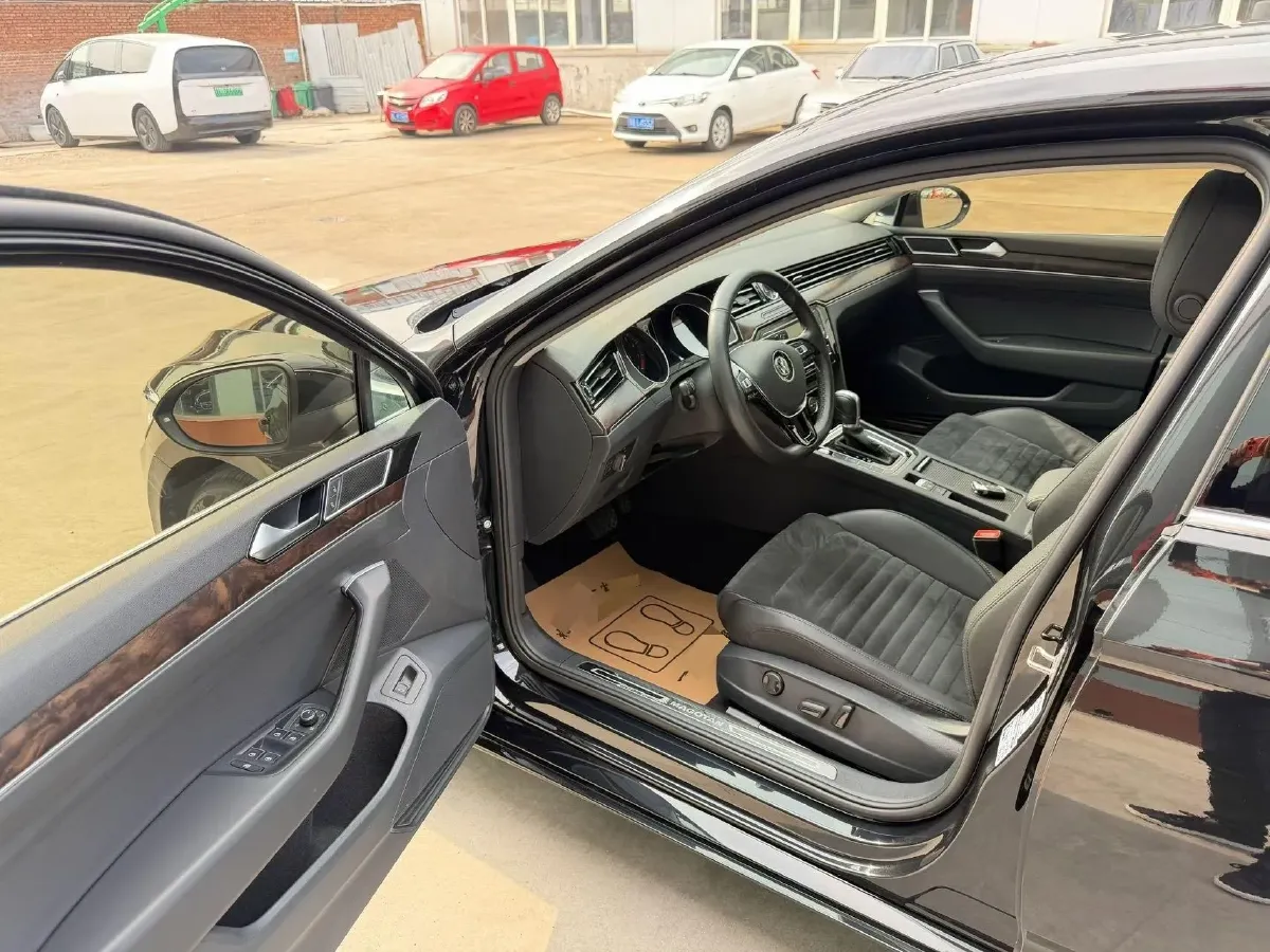 2018 Volkswagen Magotan 1.8T 180HP L4 7DCT,autocango,china used car exporter,china ev exporter,chinese used car exporter,chinese used ev exporter