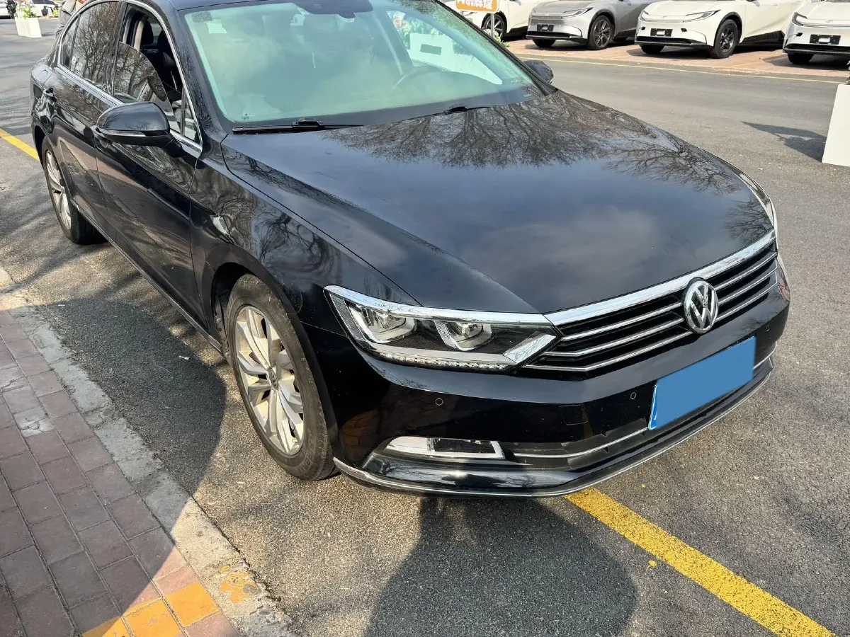 2018 Volkswagen Magotan 1.8T 180HP L4 7DCT,autocango,china used car exporter,china ev exporter,chinese used car exporter,chinese used ev exporter