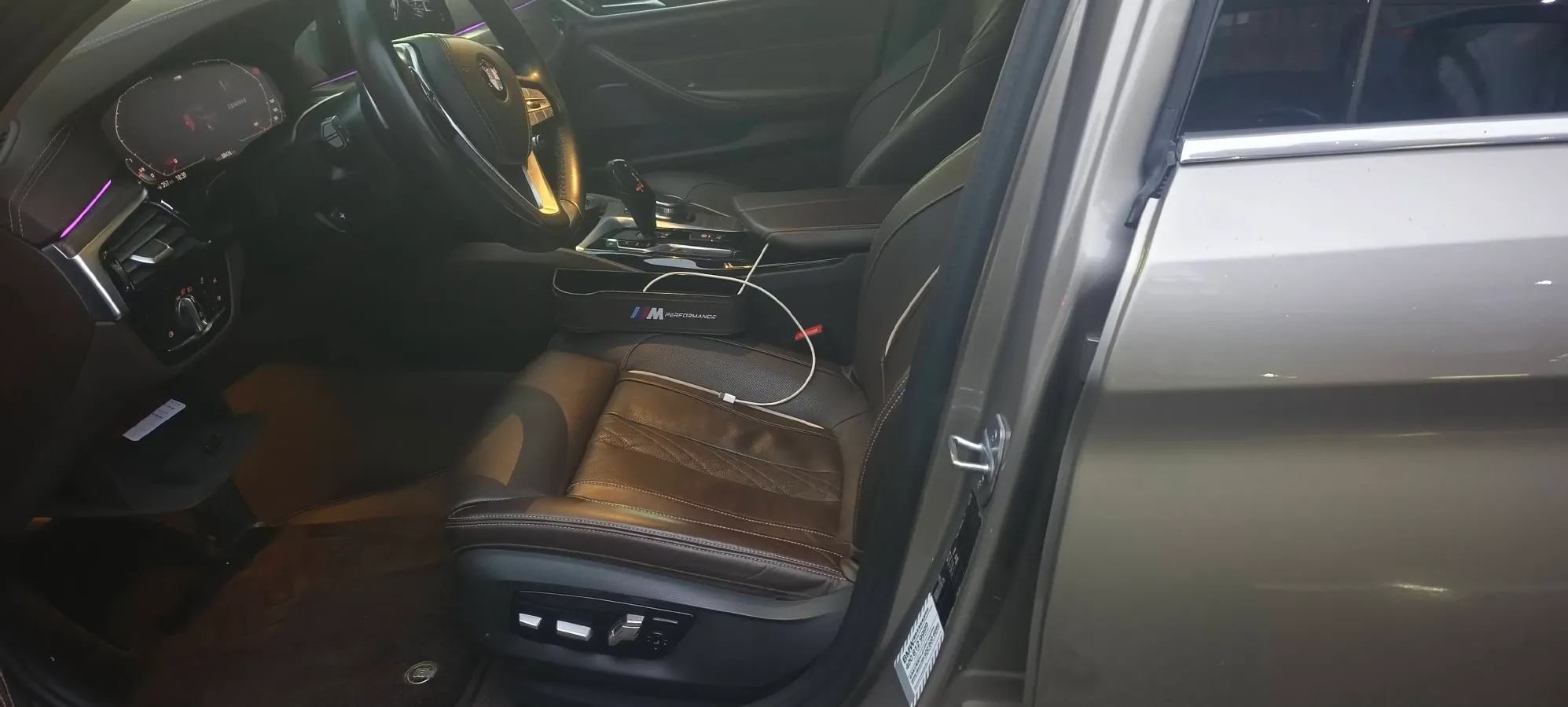 2020 BMW 5 Series 2.0T 252HP L4 8AT,autocango,china used car exporter,china ev exporter,chinese used car exporter,chinese used ev exporter