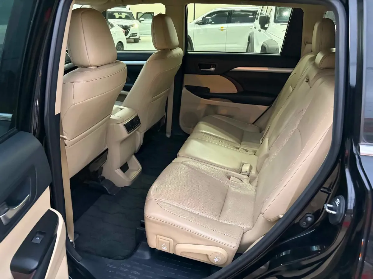 2017 Toyota Highlander 2.0T 220HP L4 6AT,autocango,china used car exporter,china ev exporter,chinese used car exporter,chinese used ev exporter