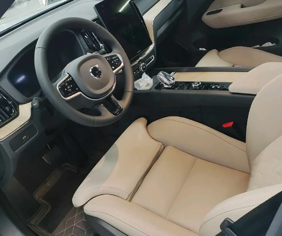 2026 Volvo XC60 2.0T 250HP L4 8AT,autocango,china used car exporter,china ev exporter,chinese used car exporter,chinese used ev exporter