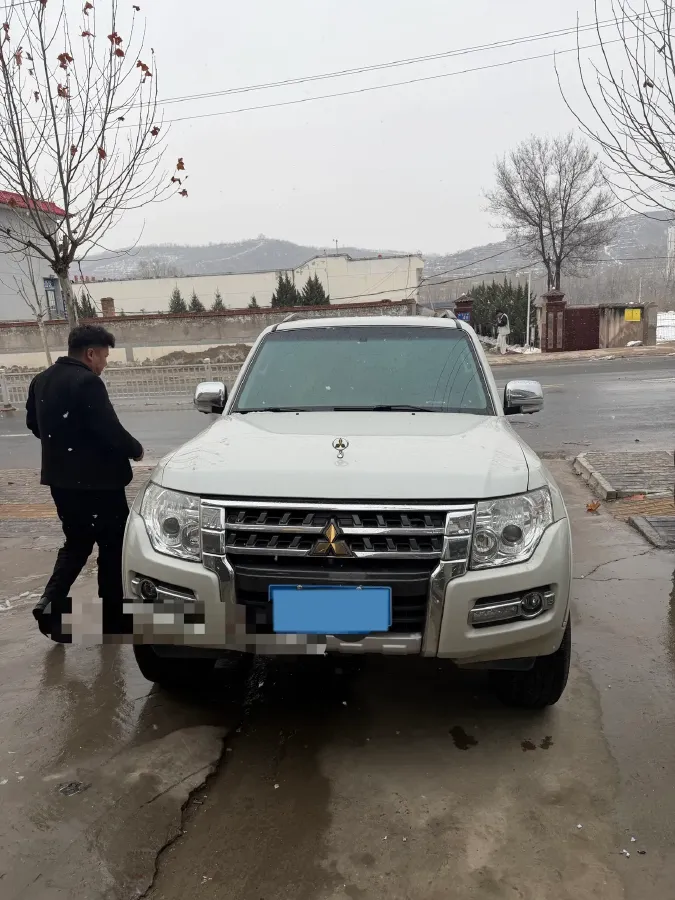 2018 Mitsubishi Pajero 3.0L 174HP V6 5AT,autocango,china used car exporter,china ev exporter,chinese used car exporter,chinese used ev exporter