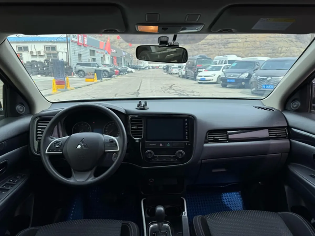 2020 Mitsubishi Outlander 2.0L 166HP L4 CVT,autocango,china used car exporter,china ev exporter,chinese used car exporter,chinese used ev exporter