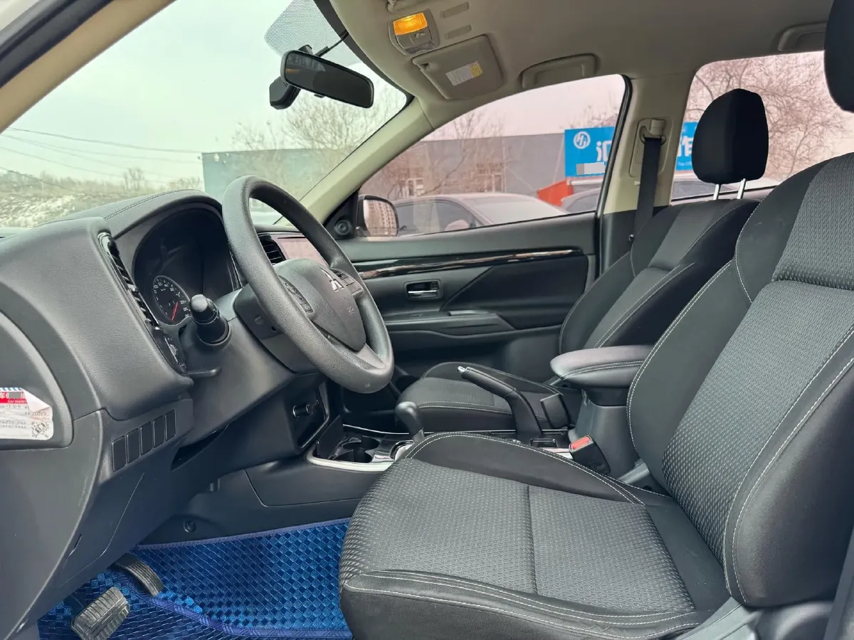 2020 Mitsubishi Outlander 2.0L 166HP L4 CVT,autocango,china used car exporter,china ev exporter,chinese used car exporter,chinese used ev exporter