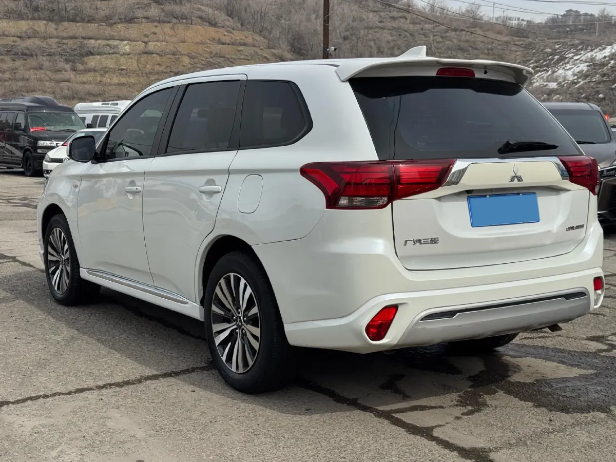 2020 Mitsubishi Outlander 2.0L 166HP L4 CVT,autocango,china used car exporter,china ev exporter,chinese used car exporter,chinese used ev exporter