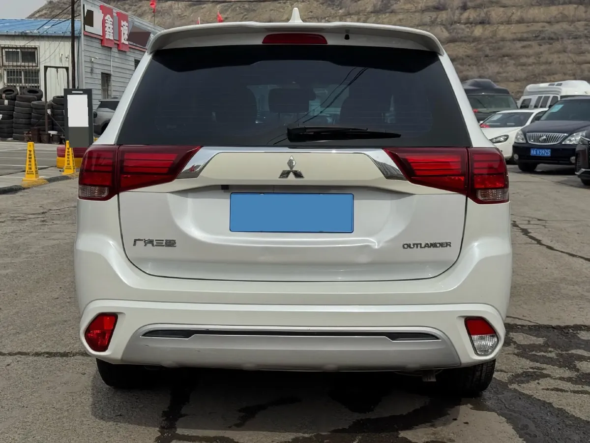 2020 Mitsubishi Outlander 2.0L 166HP L4 CVT,autocango,china used car exporter,china ev exporter,chinese used car exporter,chinese used ev exporter