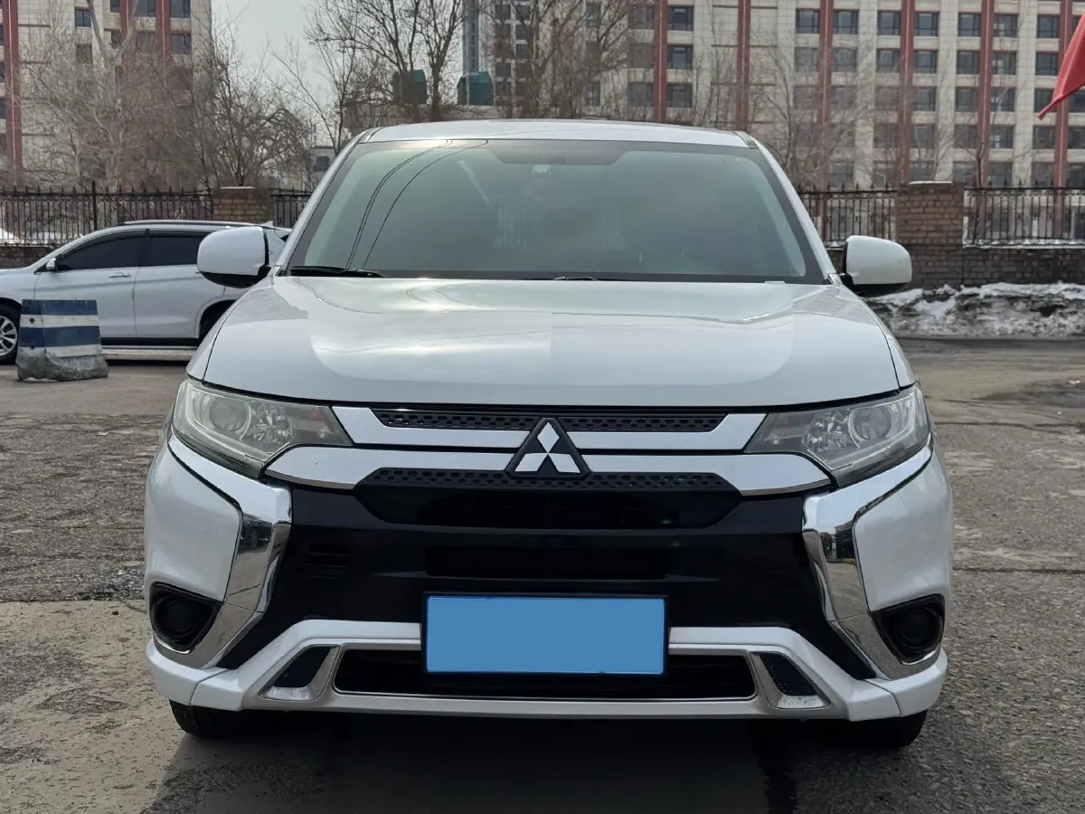 2020 Mitsubishi Outlander 2.0L 166HP L4 CVT,autocango,china used car exporter,china ev exporter,chinese used car exporter,chinese used ev exporter