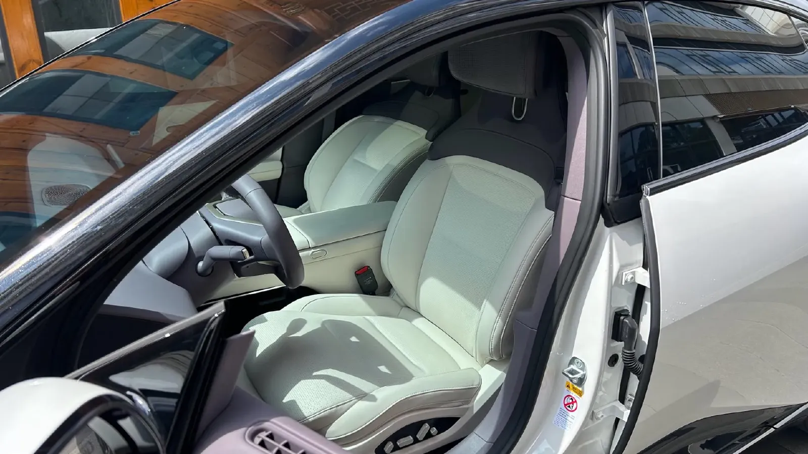 2025 Avatr 06 BEV,autocango,china used car exporter,china ev exporter,chinese used car exporter,chinese used ev exporter