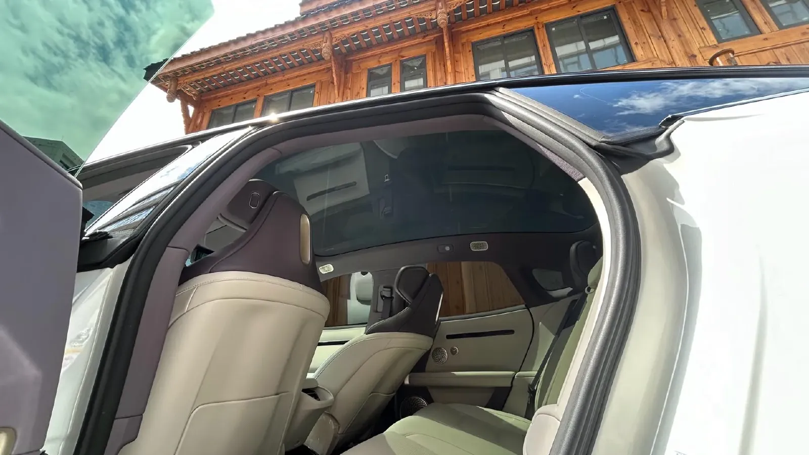 2025 Avatr 06 BEV,autocango,china used car exporter,china ev exporter,chinese used car exporter,chinese used ev exporter