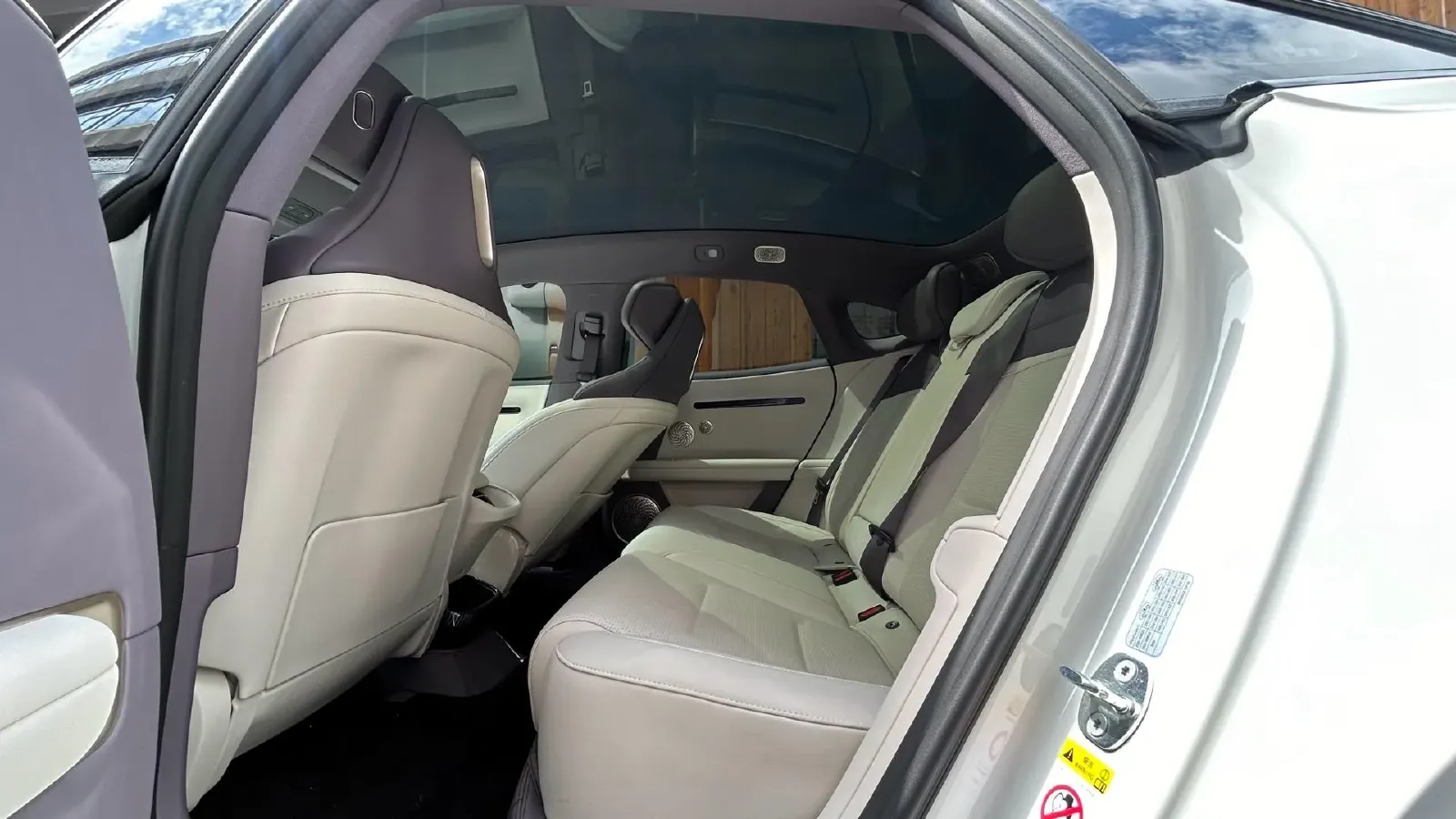 2025 Avatr 06 BEV,autocango,china used car exporter,china ev exporter,chinese used car exporter,chinese used ev exporter