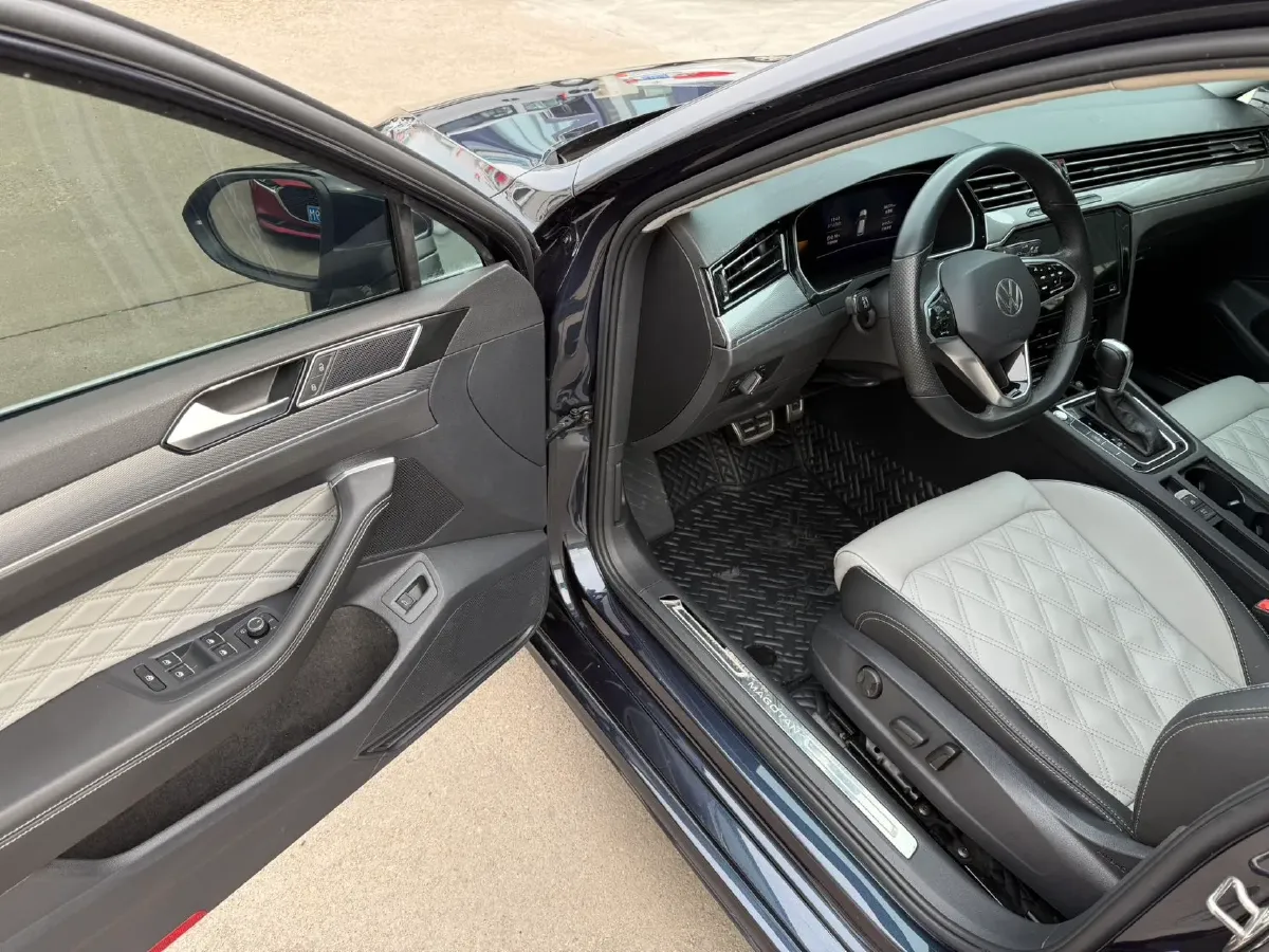 2023 Volkswagen Magotan 2.0T 186HP L4 7DCT,autocango,china used car exporter,china ev exporter,chinese used car exporter,chinese used ev exporter
