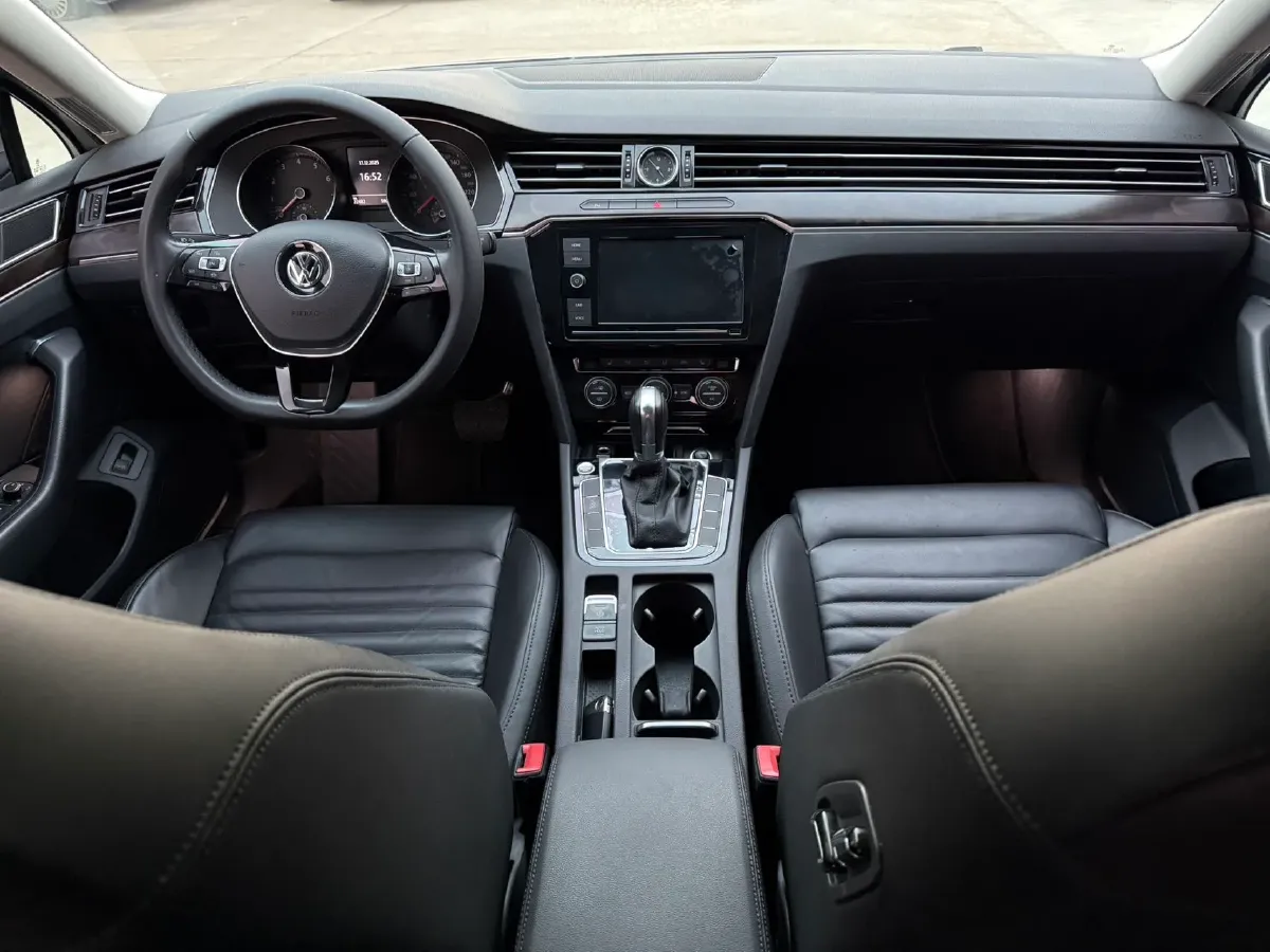 2019 Volkswagen Magotan 2.0T 186HP L4 7DCT,autocango,china used car exporter,china ev exporter,chinese used car exporter,chinese used ev exporter