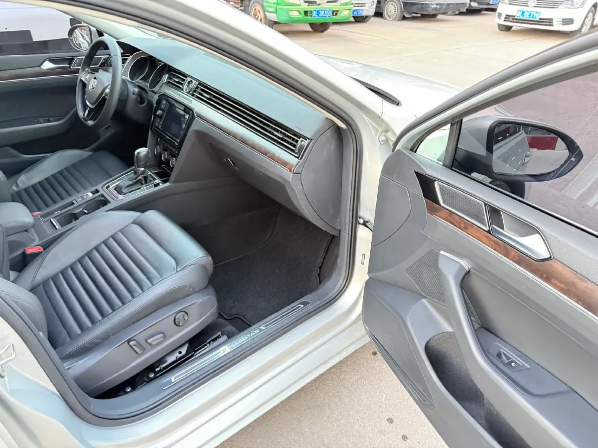 2019 Volkswagen Magotan 2.0T 186HP L4 7DCT,autocango,china used car exporter,china ev exporter,chinese used car exporter,chinese used ev exporter