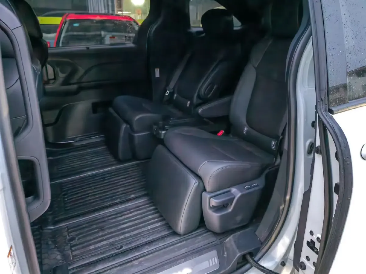 2024 Toyota Sienna 2.5L 189HP L4 E-CVT Hybrid,autocango,china used car exporter,china ev exporter,chinese used car exporter,chinese used ev exporter