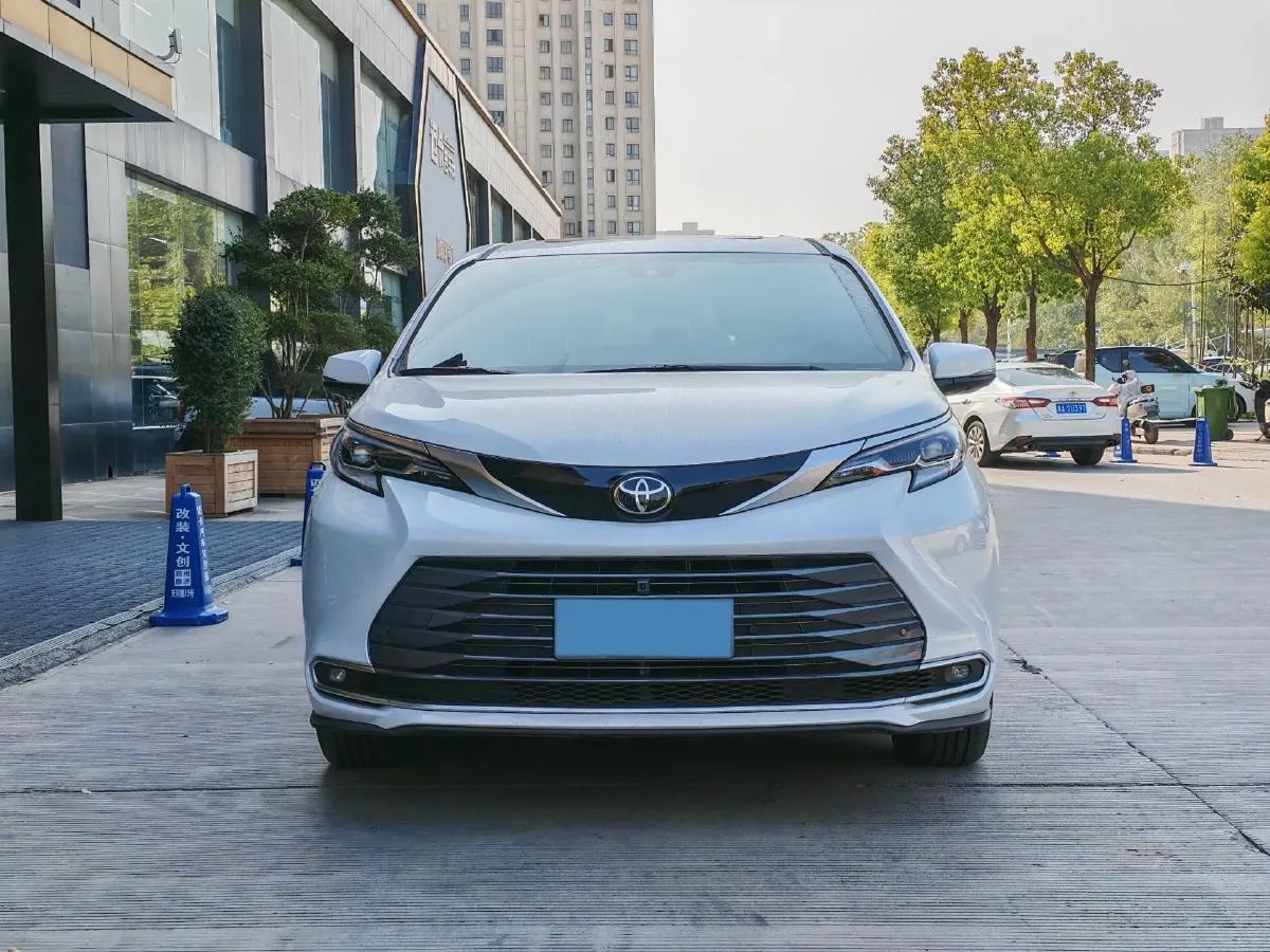 2024 Toyota Sienna 2.5L 189HP L4 E-CVT Hybrid,autocango,china used car exporter,china ev exporter,chinese used car exporter,chinese used ev exporter