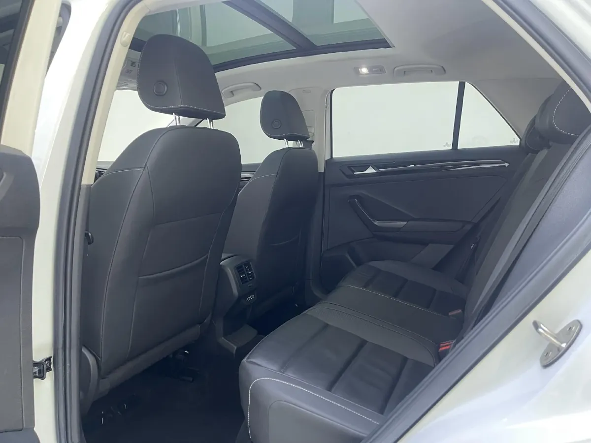 2022 Volkswagen T-Roc 1.4T 150HP L4 7DCT,autocango,china used car exporter,china ev exporter,chinese used car exporter,chinese used ev exporter