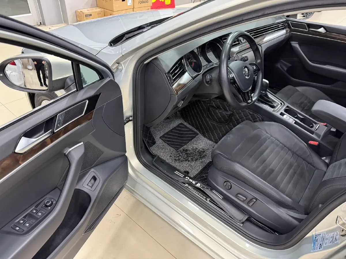 2018 Volkswagen Magotan 1.8T 180HP L4 7DCT,autocango,china used car exporter,china ev exporter,chinese used car exporter,chinese used ev exporter