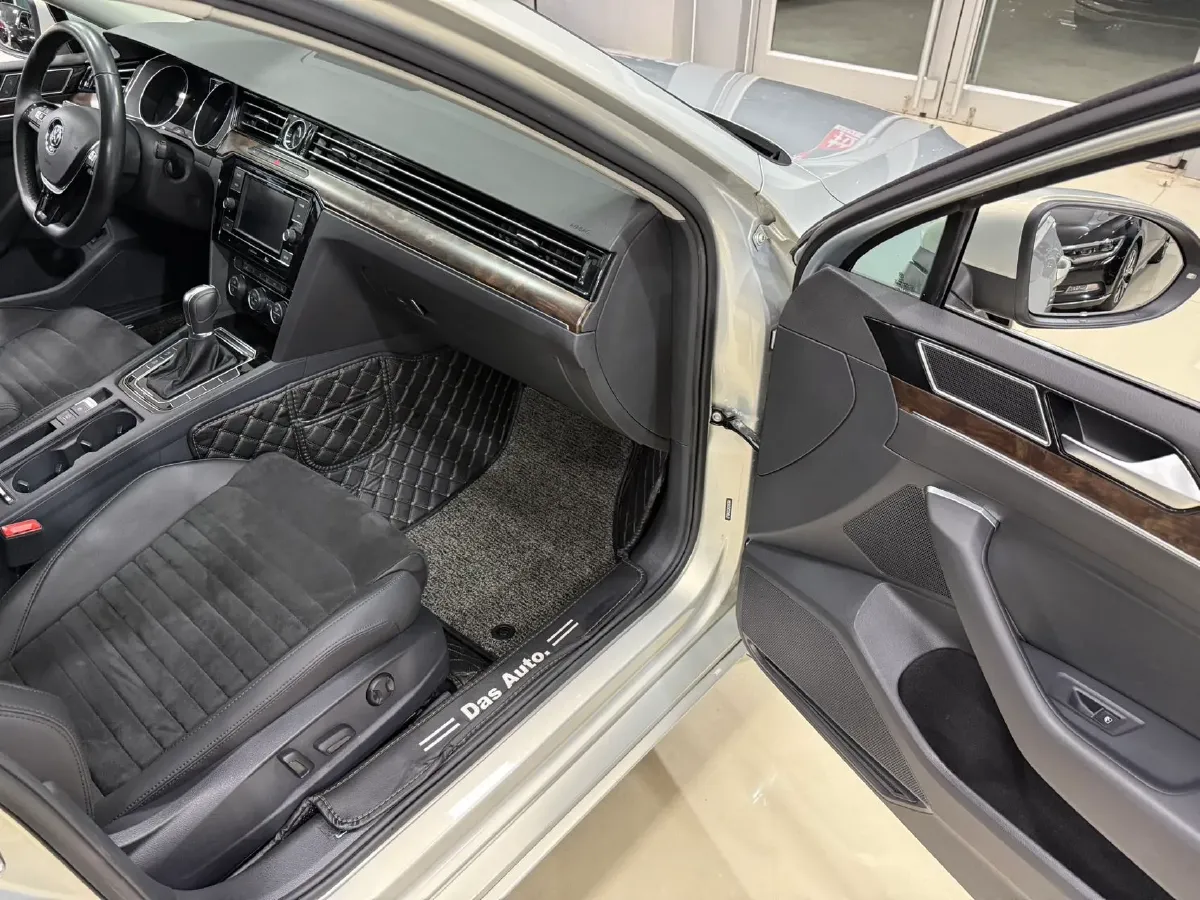 2018 Volkswagen Magotan 1.8T 180HP L4 7DCT,autocango,china used car exporter,china ev exporter,chinese used car exporter,chinese used ev exporter