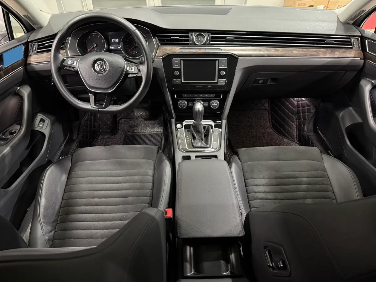 2018 Volkswagen Magotan 1.8T 180HP L4 7DCT,autocango,china used car exporter,china ev exporter,chinese used car exporter,chinese used ev exporter