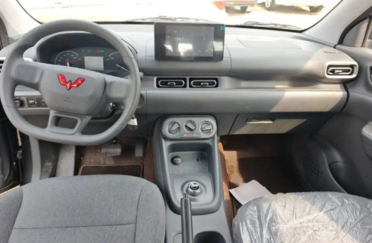 2025 WuLing HongGuang New Energy REEV 99HP REEV,autocango,china used car exporter,china ev exporter,chinese used car exporter,chinese used ev exporter