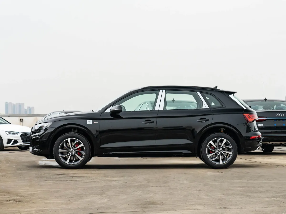 2025 Audi Q5L 2.0T 190HP L4 7DCT,autocango,china used car exporter,china ev exporter,chinese used car exporter,chinese used ev exporter