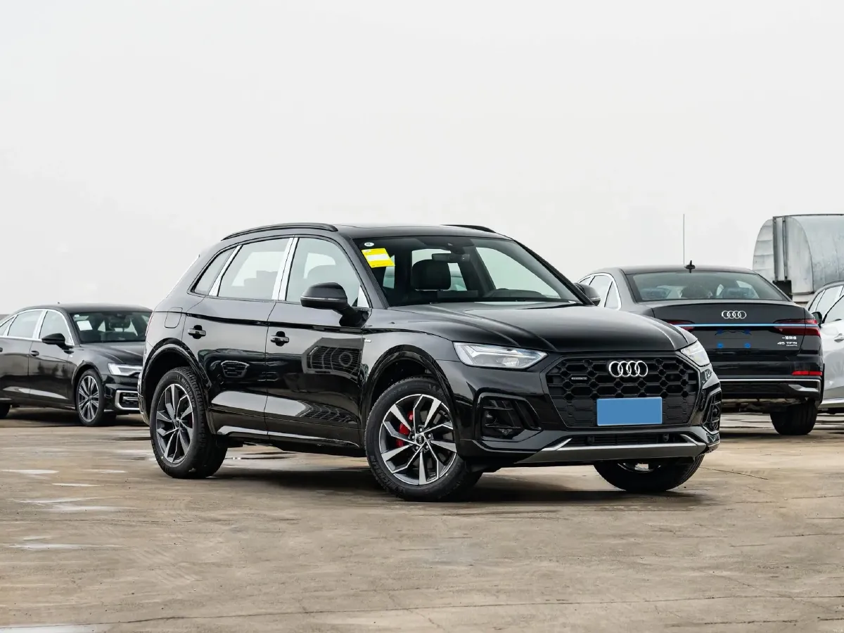 2025 Audi Q5L 2.0T 190HP L4 7DCT,autocango,china used car exporter,china ev exporter,chinese used car exporter,chinese used ev exporter