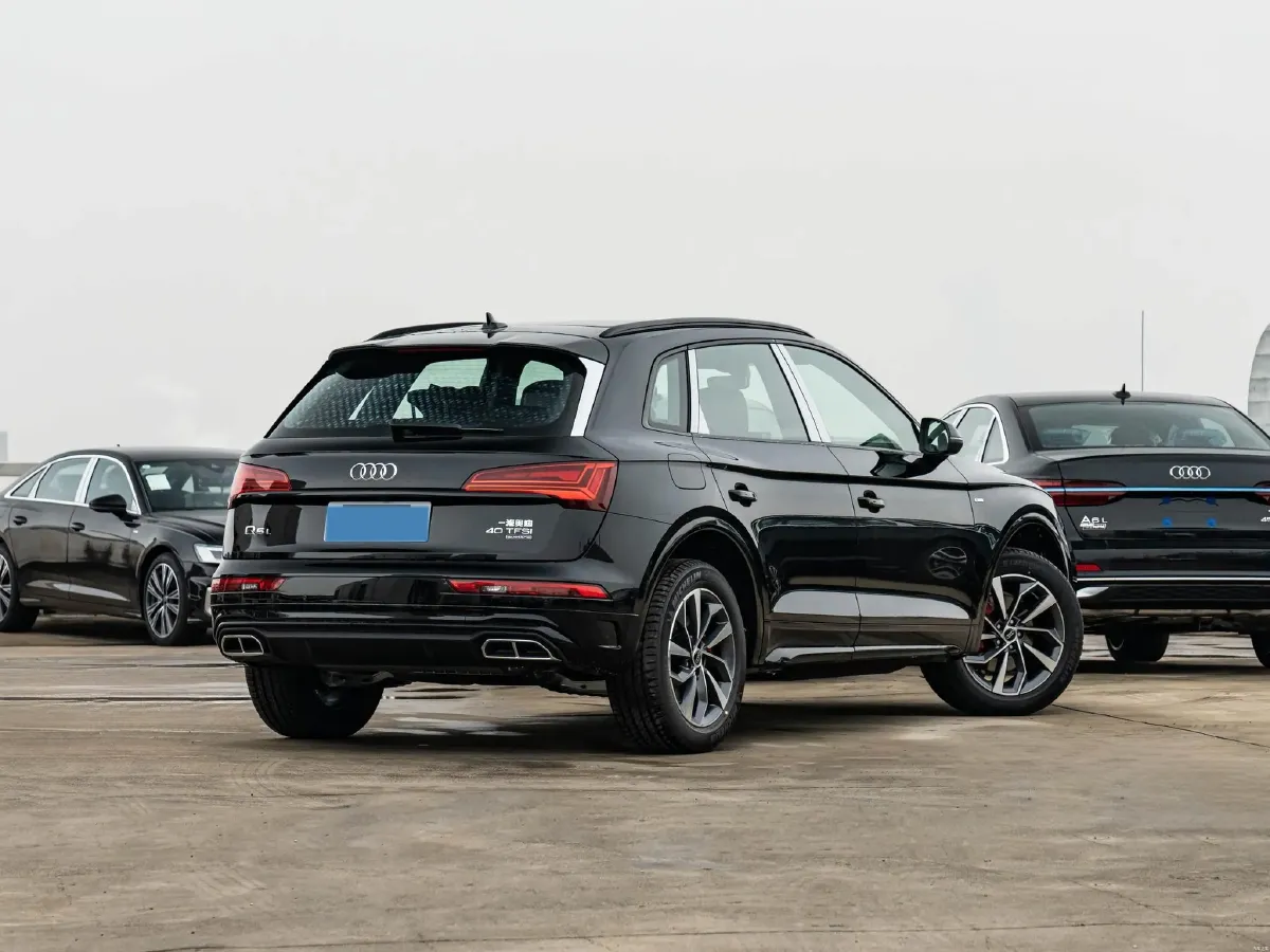 2025 Audi Q5L 2.0T 190HP L4 7DCT,autocango,china used car exporter,china ev exporter,chinese used car exporter,chinese used ev exporter