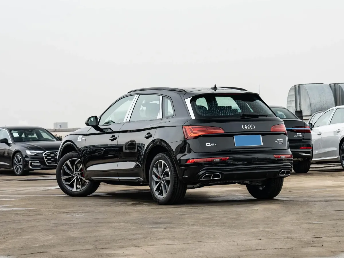 2025 Audi Q5L 2.0T 190HP L4 7DCT,autocango,china used car exporter,china ev exporter,chinese used car exporter,chinese used ev exporter
