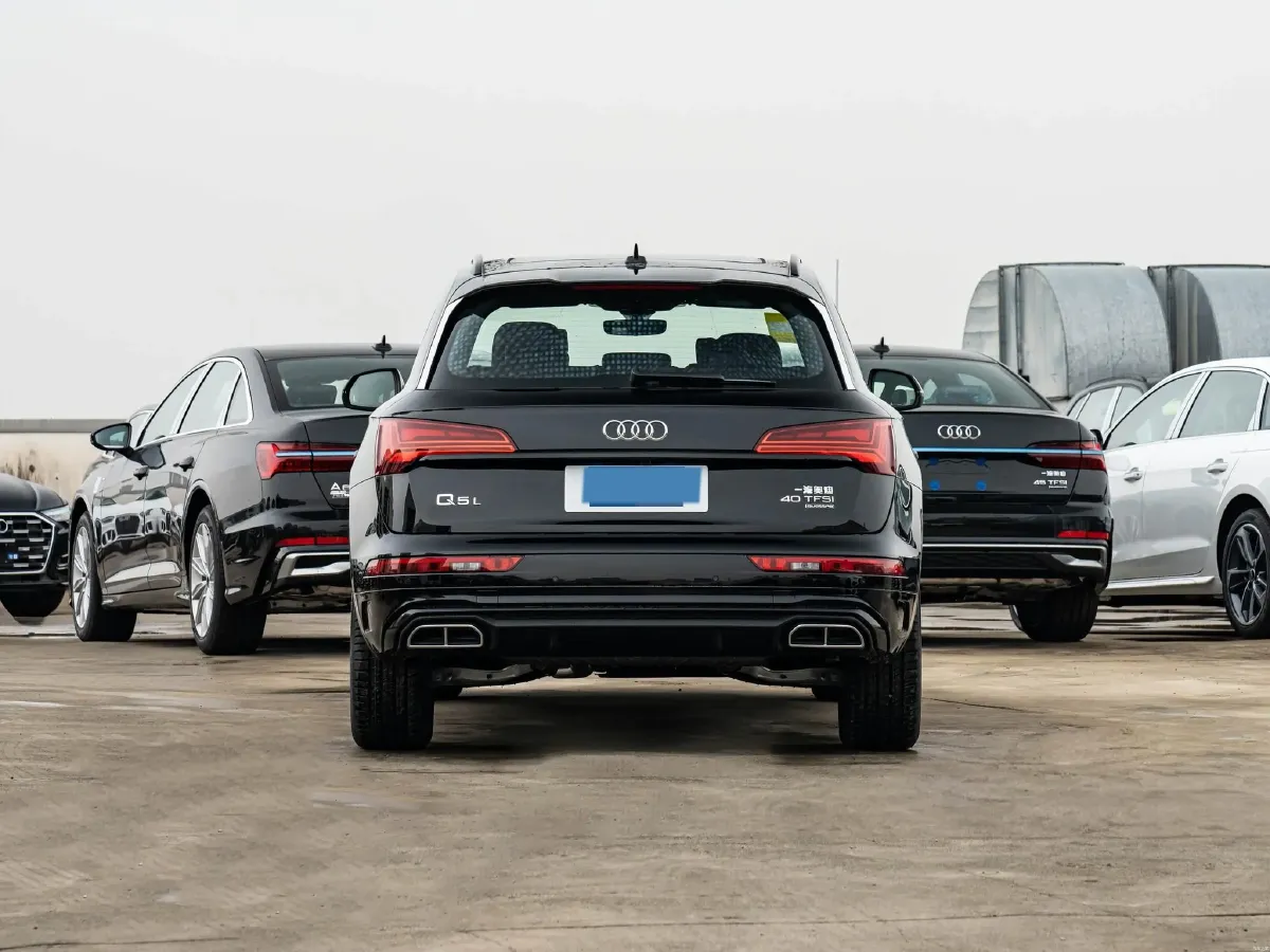 2025 Audi Q5L 2.0T 190HP L4 7DCT,autocango,china used car exporter,china ev exporter,chinese used car exporter,chinese used ev exporter