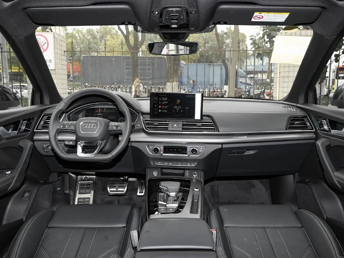 2025 Audi Q5L 2.0T 190HP L4 7DCT,autocango,china used car exporter,china ev exporter,chinese used car exporter,chinese used ev exporter