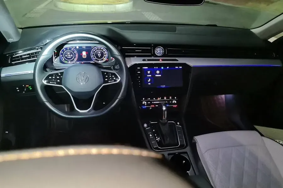 2023 Volkswagen Magotan 2.0T 186HP L4 7DCT,autocango,china used car exporter,china ev exporter,chinese used car exporter,chinese used ev exporter