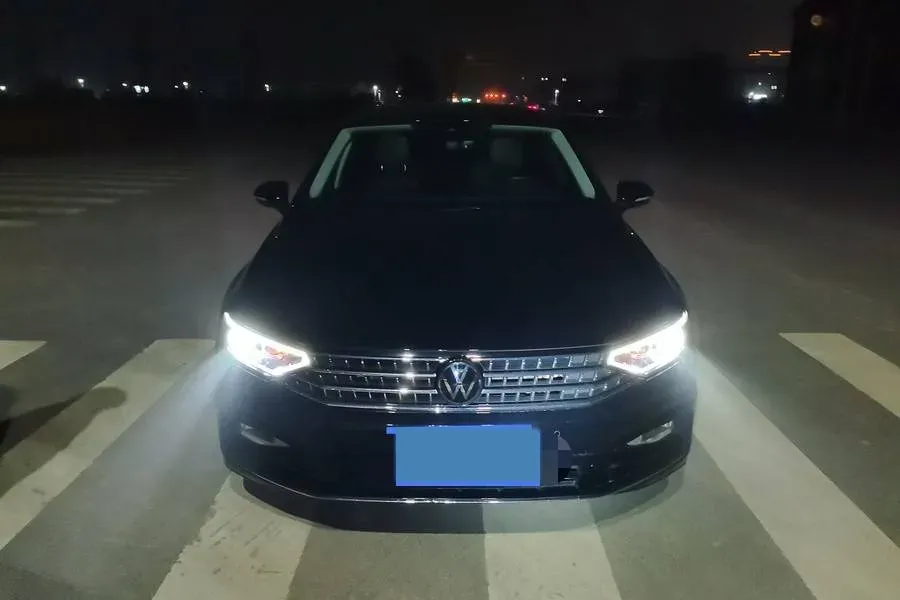 2023 Volkswagen Magotan 2.0T 186HP L4 7DCT,autocango,china used car exporter,china ev exporter,chinese used car exporter,chinese used ev exporter