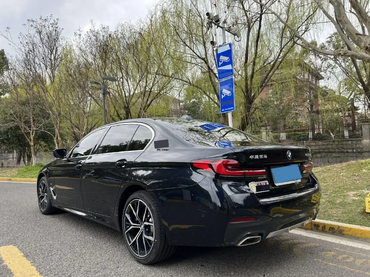 2023 BMW 5 Series 2.0T 245HP L4 8AT,autocango,china used car exporter,china ev exporter,chinese used car exporter,chinese used ev exporter