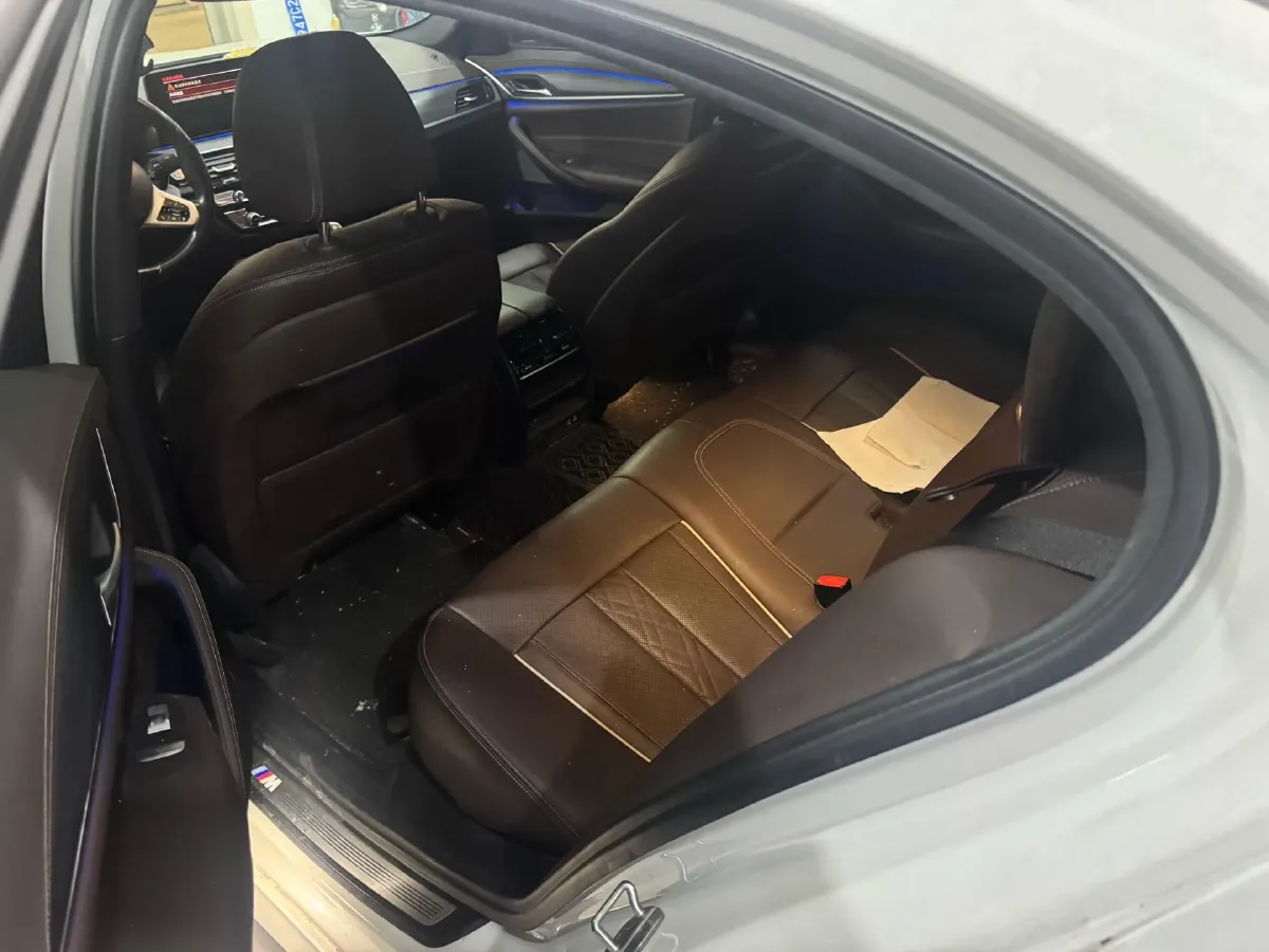 2022 BMW 5 Series 2.0T 252HP L4 8AT,autocango,china used car exporter,china ev exporter,chinese used car exporter,chinese used ev exporter