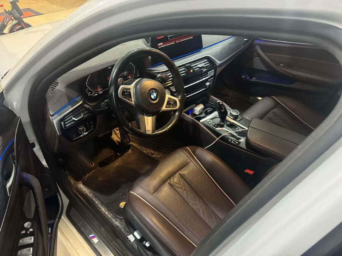 2022 BMW 5 Series 2.0T 252HP L4 8AT,autocango,china used car exporter,china ev exporter,chinese used car exporter,chinese used ev exporter