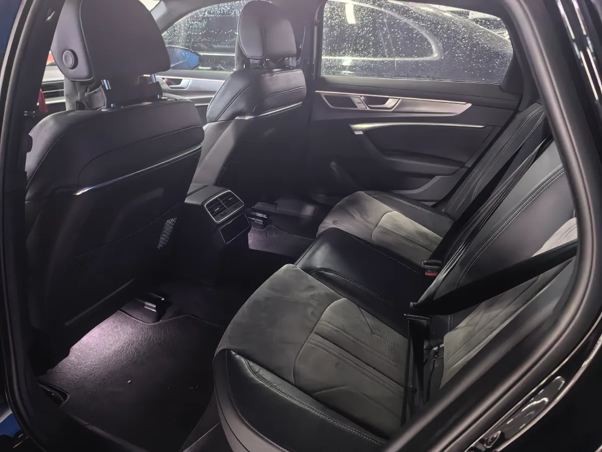 2024 Audi A6L 2.0T 245HP L4 7DCT,autocango,china used car exporter,china ev exporter,chinese used car exporter,chinese used ev exporter