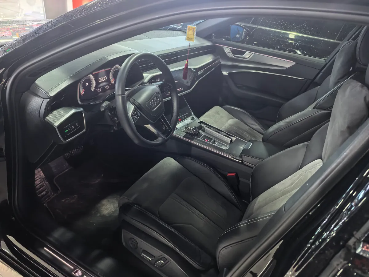 2024 Audi A6L 2.0T 245HP L4 7DCT,autocango,china used car exporter,china ev exporter,chinese used car exporter,chinese used ev exporter