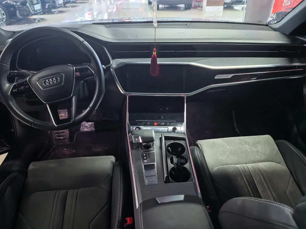 2024 Audi A6L 2.0T 245HP L4 7DCT,autocango,china used car exporter,china ev exporter,chinese used car exporter,chinese used ev exporter