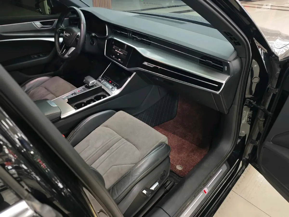 2024 Audi A6L 2.0T 245HP L4 7DCT,autocango,china used car exporter,china ev exporter,chinese used car exporter,chinese used ev exporter