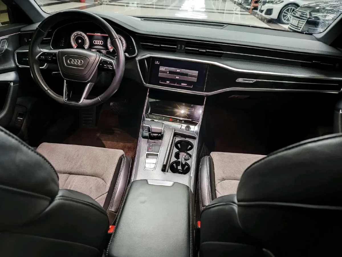 2024 Audi A6L 2.0T 245HP L4 7DCT,autocango,china used car exporter,china ev exporter,chinese used car exporter,chinese used ev exporter