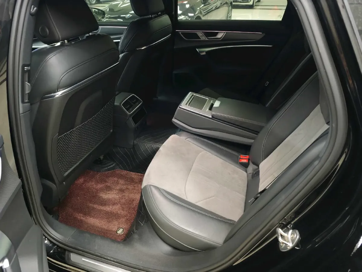 2024 Audi A6L 2.0T 245HP L4 7DCT,autocango,china used car exporter,china ev exporter,chinese used car exporter,chinese used ev exporter