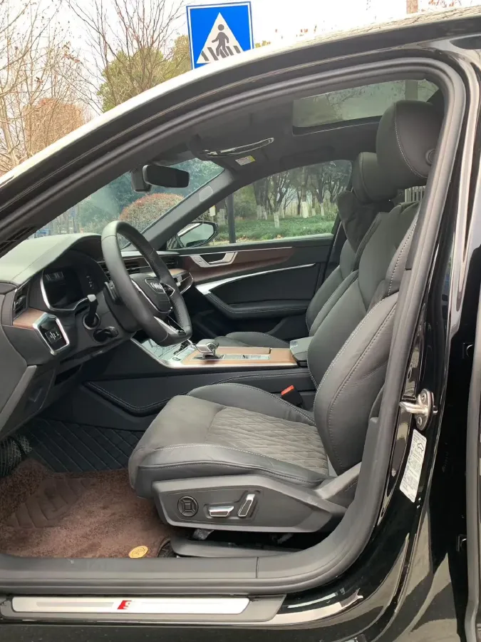 2023 Audi A6L 3.0T 340HP V6 7DCT,autocango,china used car exporter,china ev exporter,chinese used car exporter,chinese used ev exporter