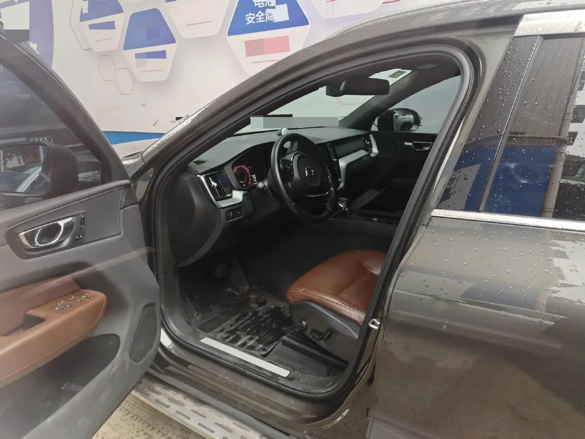 2021 Volvo XC60 2.0T 250HP L4 8AT,autocango,china used car exporter,china ev exporter,chinese used car exporter,chinese used ev exporter