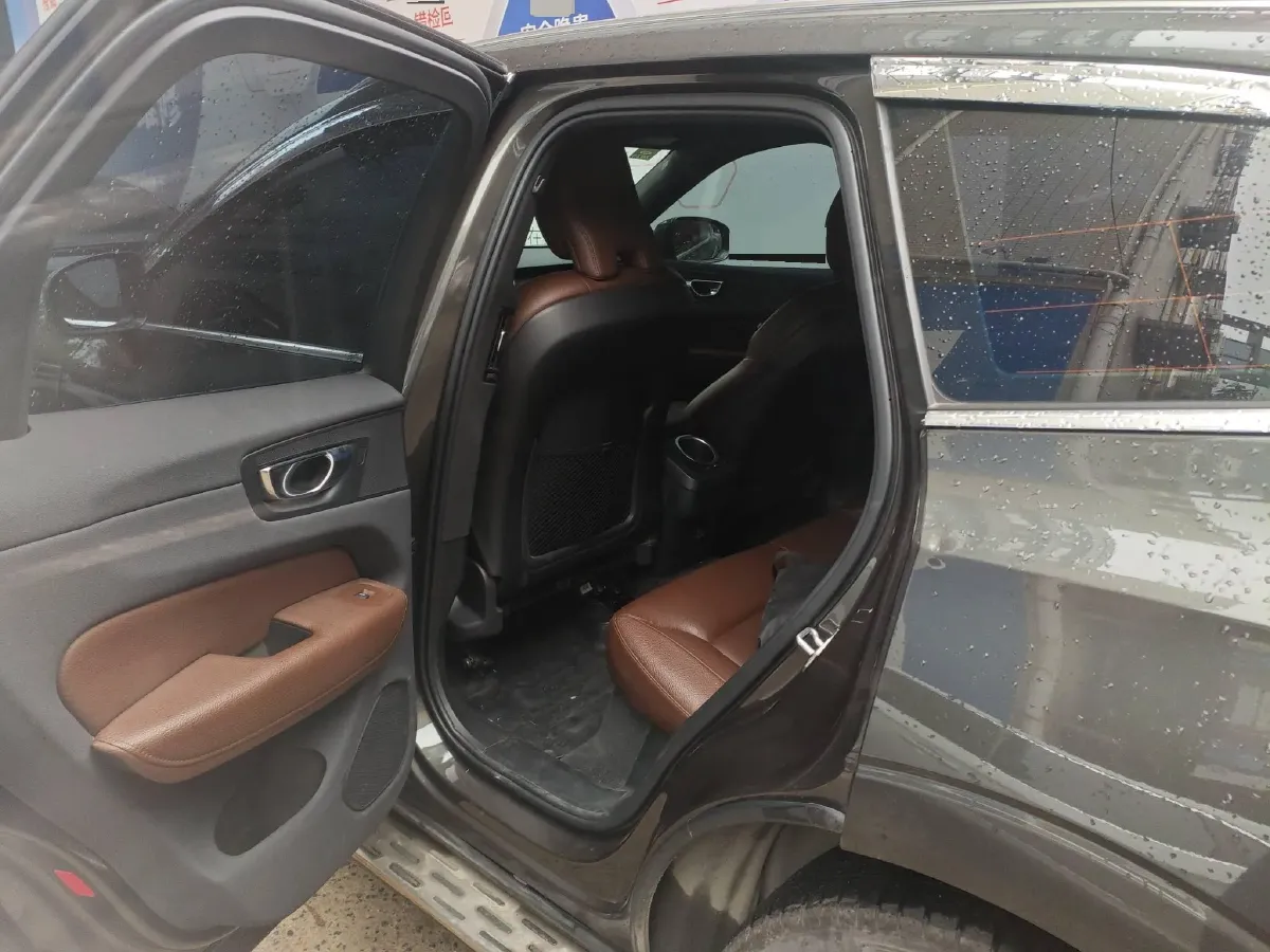 2021 Volvo XC60 2.0T 250HP L4 8AT,autocango,china used car exporter,china ev exporter,chinese used car exporter,chinese used ev exporter