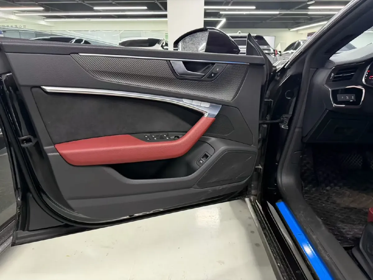 2024 Audi A7L 2.0T 245HP L4 7DCT,autocango,china used car exporter,china ev exporter,chinese used car exporter,chinese used ev exporter