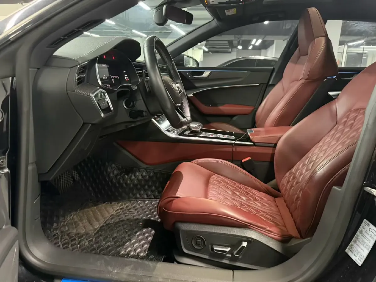 2024 Audi A7L 2.0T 245HP L4 7DCT,autocango,china used car exporter,china ev exporter,chinese used car exporter,chinese used ev exporter